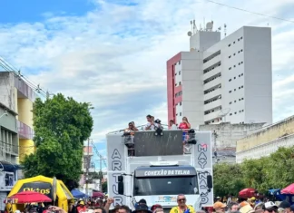 Primeiro Entardecer abre o Carnaval puxando o tradicional Bloco das Virgens em Caicó